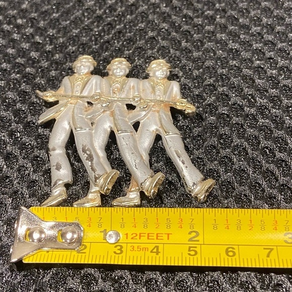 Gold/Silver Tone. Satin Finish Vintage Tap
Dancing Men Brooch Pin - Picture 7 of 7